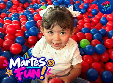 2X1 - LOS MARTES TU INVITAS A TU ACOMPAÑANTE -Tiempo de Fun Kids de 90 minutos (1 a 3 años). Se puede comprar de lunes a Domingo, pero solo será válido para uso de juegos los martes. Promoción NO incluye medias Promoción válida solo los martes del mes de septiembre. No aplica con promociones y/o descuentos adicionales, valida de lunes a domingo y festivos, no incluye medias. 
